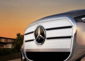 Mercedes показав новий електричний GLC з гігантською решіткою та ефектом скла
