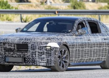 BMW 7 серії виїхав на тести: як зміниться розкішний флагман (ФОТО)