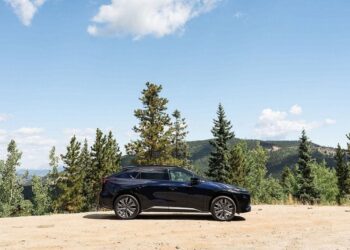 Проїжджає майже 500 км та заряджається за 30 хвилин: Subaru презентувала оновлений електрокар Solterra