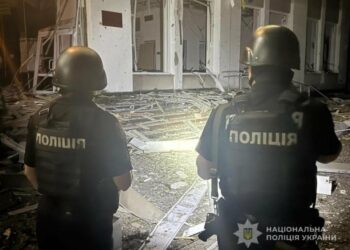 Ракетний удар по середмістю Сум: поліцейські документують наслідки