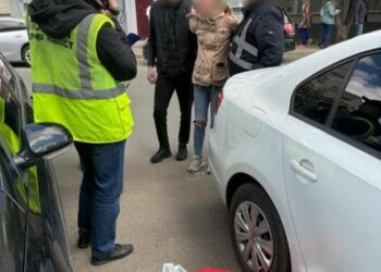 За 30 000 доларів намагалась продати немовля: на Сумщині до 4 років позбавлення волі засуджено горе-матір