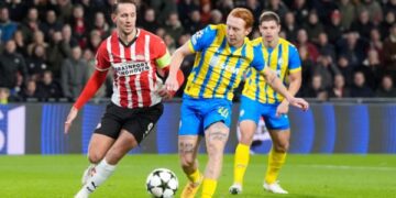 Порту офіційно підписав 34-річного форварда ПСВ Люка де Йонга