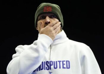 WBO вимагає задовольнити запит щодо поточного стану травми Усика