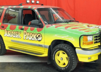 Зірки “Дивних див” та “Індіани Джонса”: музей розпродає велику колекцію авто з кіно (ФОТО)