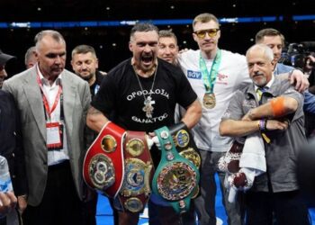 Олександр Усик продовжує заправляти в рейтингу P4P від The Ring