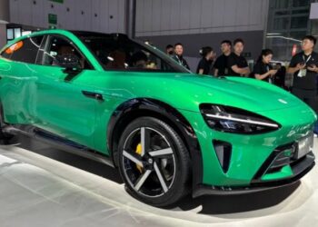 Запас ходу 835 км, масажери та дизайн, як у Ferrari: Xiaomi показала свій новий електрокросовер (ФОТО)