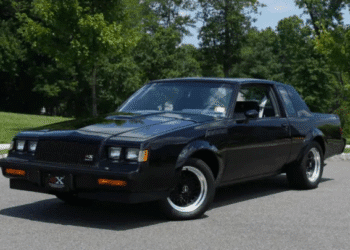 Капсула часу за $255 000: із молотка пішов рідкісний спорткар 80-х у новому стані (ФОТО)