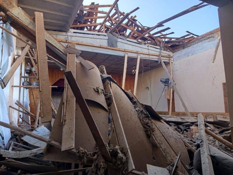 Російські військові зруйнували будинок культури у Новослобідській громаді