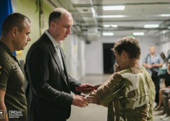 Голова ОВА Олег Григоров передав державні нагороди рідним 24 полеглих воїнів із Сумського району