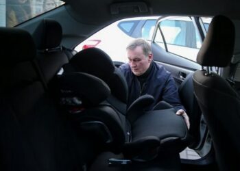 Який штраф можна отримати за їзду без автокрісла для дитини