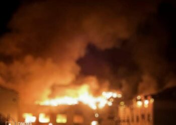 Нова нічна атака на Суми: росіяни влучили в нежитлову будівлю