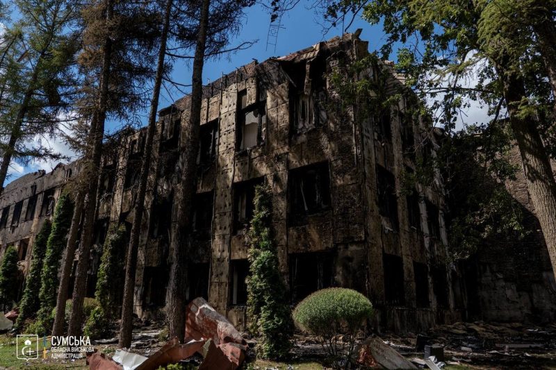 Ворог двічі вдарив по Сумському державному університету: пошкоджено 6 корпусів та сусідні будинки