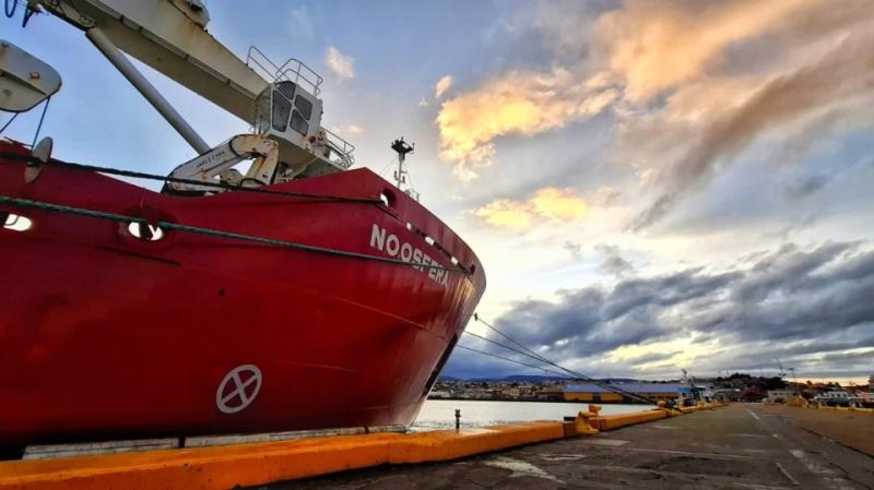 Флот науки і свободи: 4 роки тому над криголамом "Ноосфера" замайорів синьо-жовтий прапор