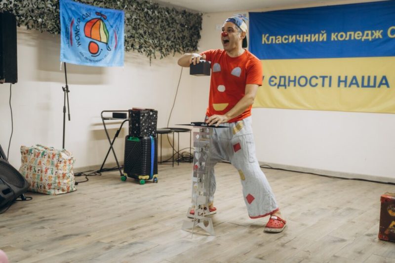 Клоун Пімпа з Італії знову подарував свято дітям Конотопа