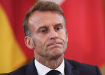 Макрон назвав Росію людожером, якому ”треба продовжувати їсти”, щоб вижити