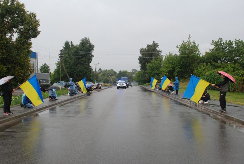 На Шосткинщині провели в останню путь військовослужбовця Сергія Терещенка