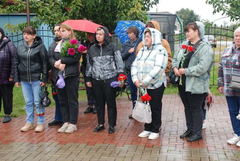 На Шосткинщині провели в останню путь військовослужбовця Сергія Терещенка