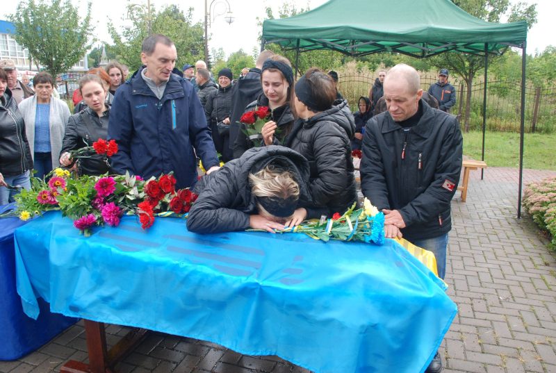 На Шосткинщині провели в останню путь військовослужбовця Сергія Терещенка