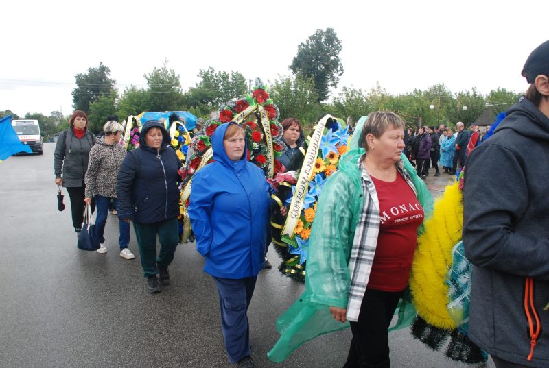 На Шосткинщині провели в останню путь військовослужбовця Сергія Терещенка
