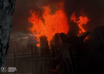 Один загиблий та двоє постраждалих: наслідки ворожих обстрілів на Сумщині