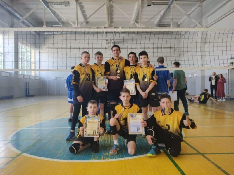 Переможецем обласних змагань з волейболу стала Шосткинська “Барса”