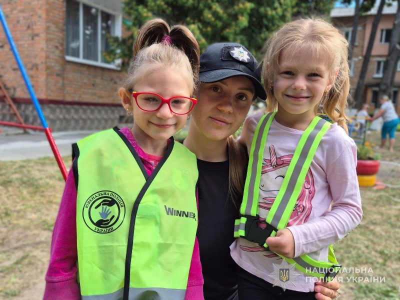 Поліцейські провели заняття з правил дорожнього руху для дошкільнят