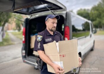 Поліцейські Шостки разом з благодійниками доставили продукти та речі першої необхідності до Свеського психоневрологічного інтернату