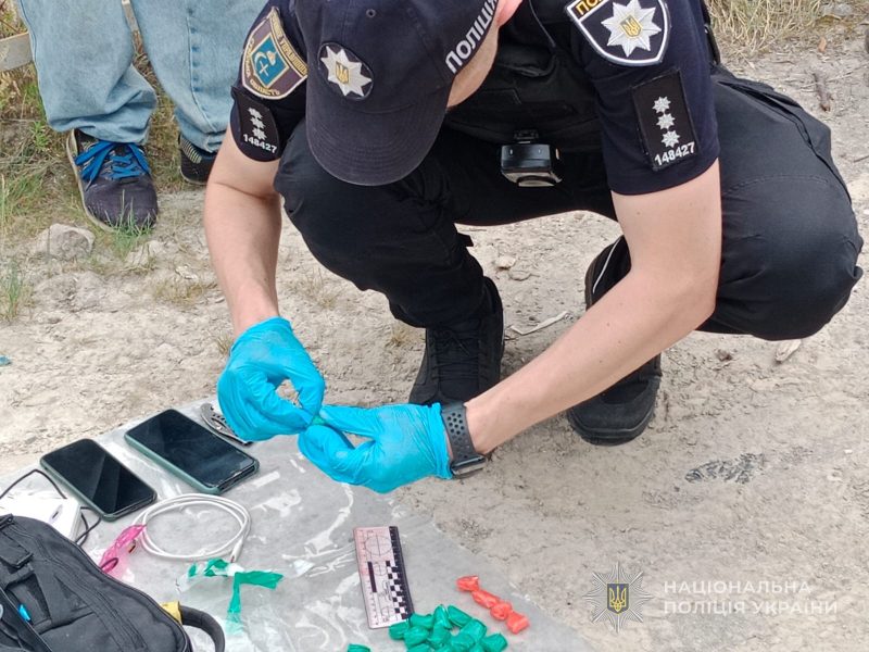 Поліцейські Сумщини викрили 14 громадян у незаконному зберіганні наркотиків