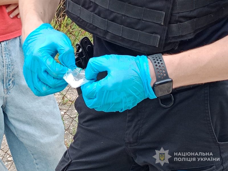 Поліцейські Сумщини викрили 14 громадян у незаконному зберіганні наркотиків