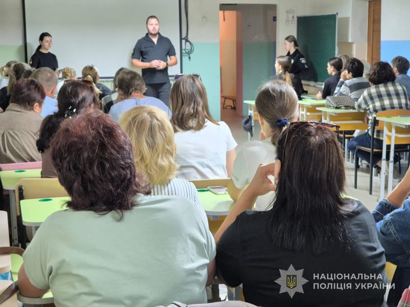 Поліція Роменщини організувала навчання для освітян та вдосконалила власні навички
