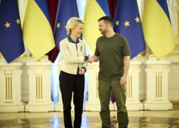 Президентка Єврокомісії поговорила з Зеленським про мирну угоду з РФ