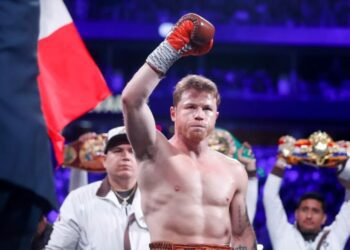 Шакур Стівенсон назвав єдиного бійця, який може перемогти Канело у другій середній вазі