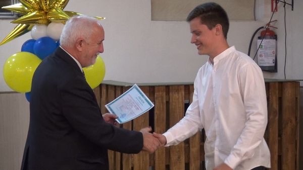 Шосткинська дитяча школа мистецтв випустила 53 учня, з них 42 – з відзнакою за високі творчі досягнення (+фото)