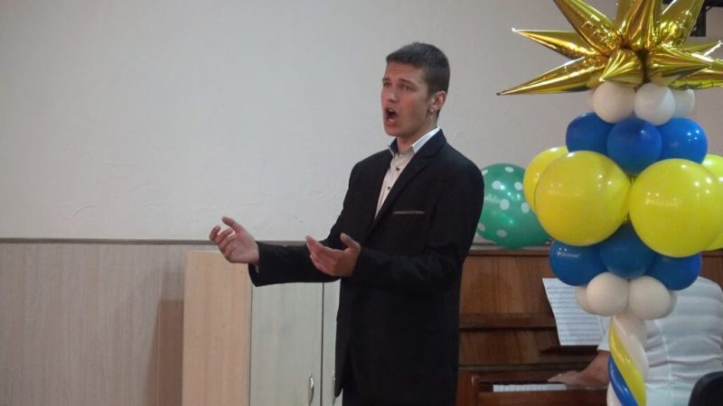Шосткинська дитяча школа мистецтв випустила 53 учня, з них 42 – з відзнакою за високі творчі досягнення (+фото)