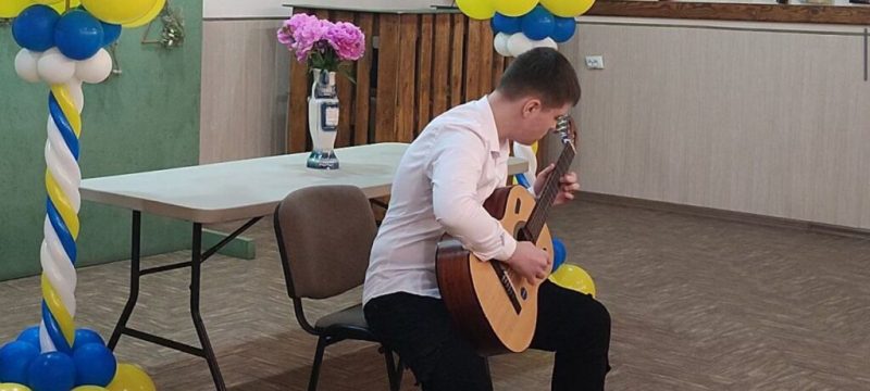 Шосткинська дитяча школа мистецтв випустила 53 учня, з них 42 – з відзнакою за високі творчі досягнення (+фото)