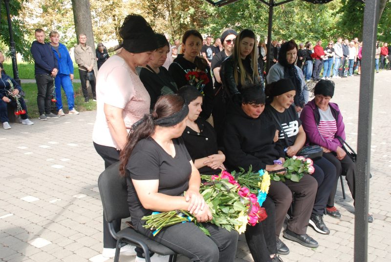 Шосткинська громада провела в останню путь двох захисників України