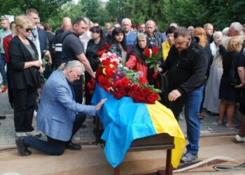 Шосткинська громада провела в останню путь двох захисників України