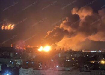 Сили оборони уразили завод ”Лукойла” у Волгограді: виникли сильні пожежі