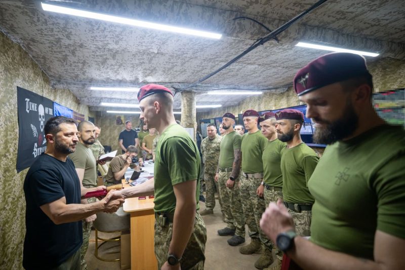 Сумщина: Президент України Володимир Зеленський нагородив воїнів 80-ї бригади та 225-го штурмового полку