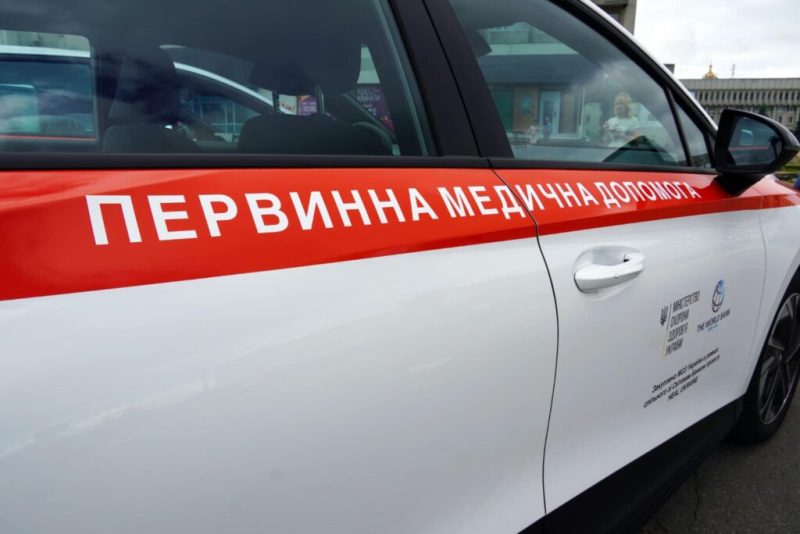 Три громади Сумщини отримали електромобілі для роботи медиків(+фото)