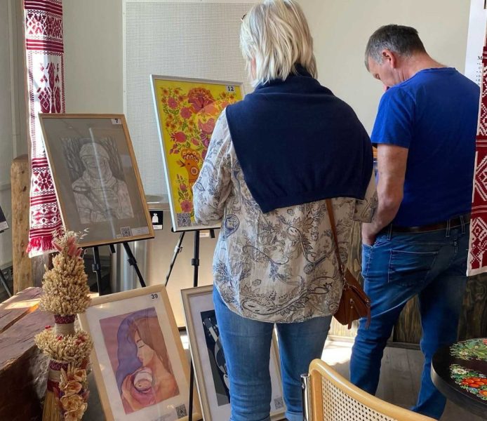 У Норвегії відкрилася виставка робіт юних сумських художників