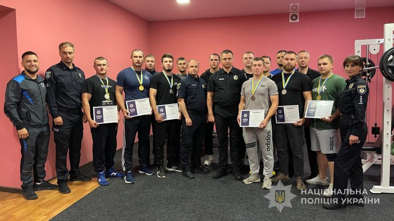 У рамках Тижня пам’яті захисників України в Ромнах пройшов товариський матч із мініфутболу між працівниками поліції та виправної колонії