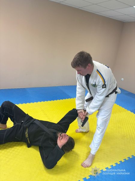 У рамках Тижня пам’яті захисників України в Ромнах пройшов товариський матч із мініфутболу між працівниками поліції та виправної колонії