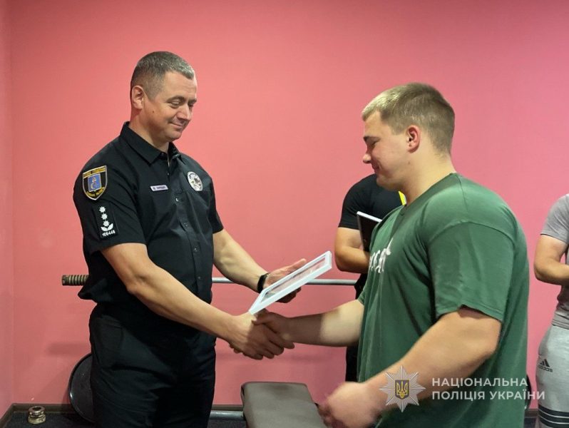 У рамках Тижня пам’яті захисників України в Ромнах пройшов товариський матч із мініфутболу між працівниками поліції та виправної колонії