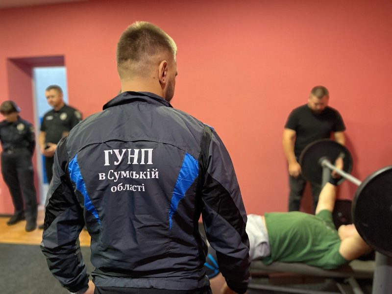 У рамках Тижня пам’яті захисників України в Ромнах пройшов товариський матч із мініфутболу між працівниками поліції та виправної колонії