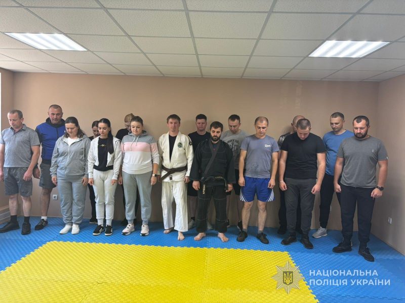 У рамках Тижня пам’яті захисників України в Ромнах пройшов товариський матч із мініфутболу між працівниками поліції та виправної колонії