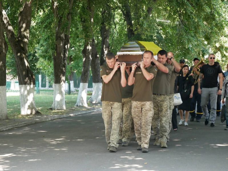 У Ромнах попрощалися з військовим Олександром Сіваком