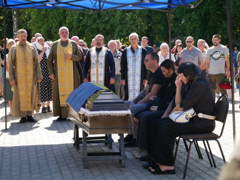 У Ромнах попрощалися з військовим Олександром Сіваком