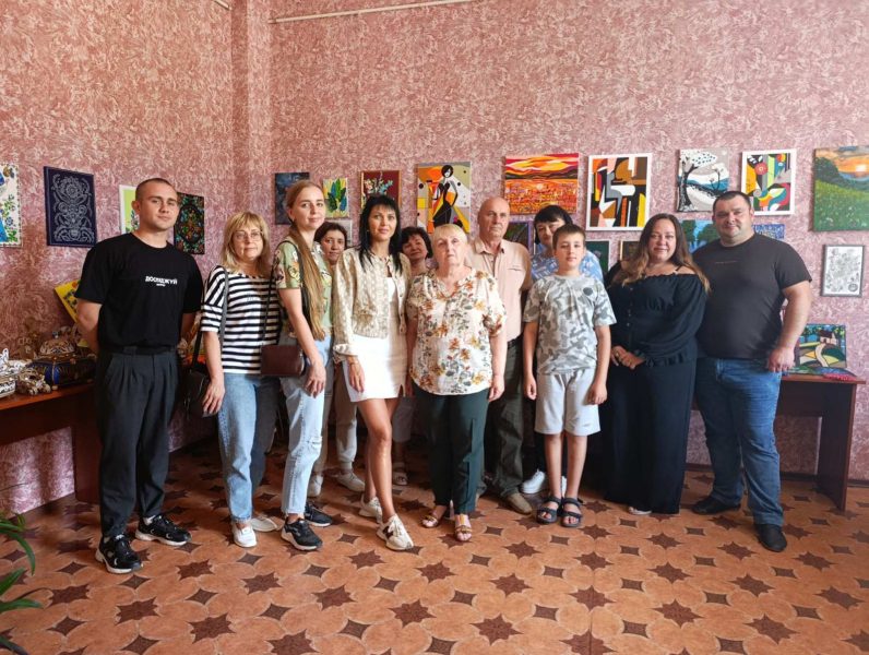 У Ромнах відкрилася виставка Валентини Пипи «Натхнення моє й відрада»