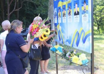 У селі Грузьке відкрито меморіальний стенд полеглим Героям-землякам